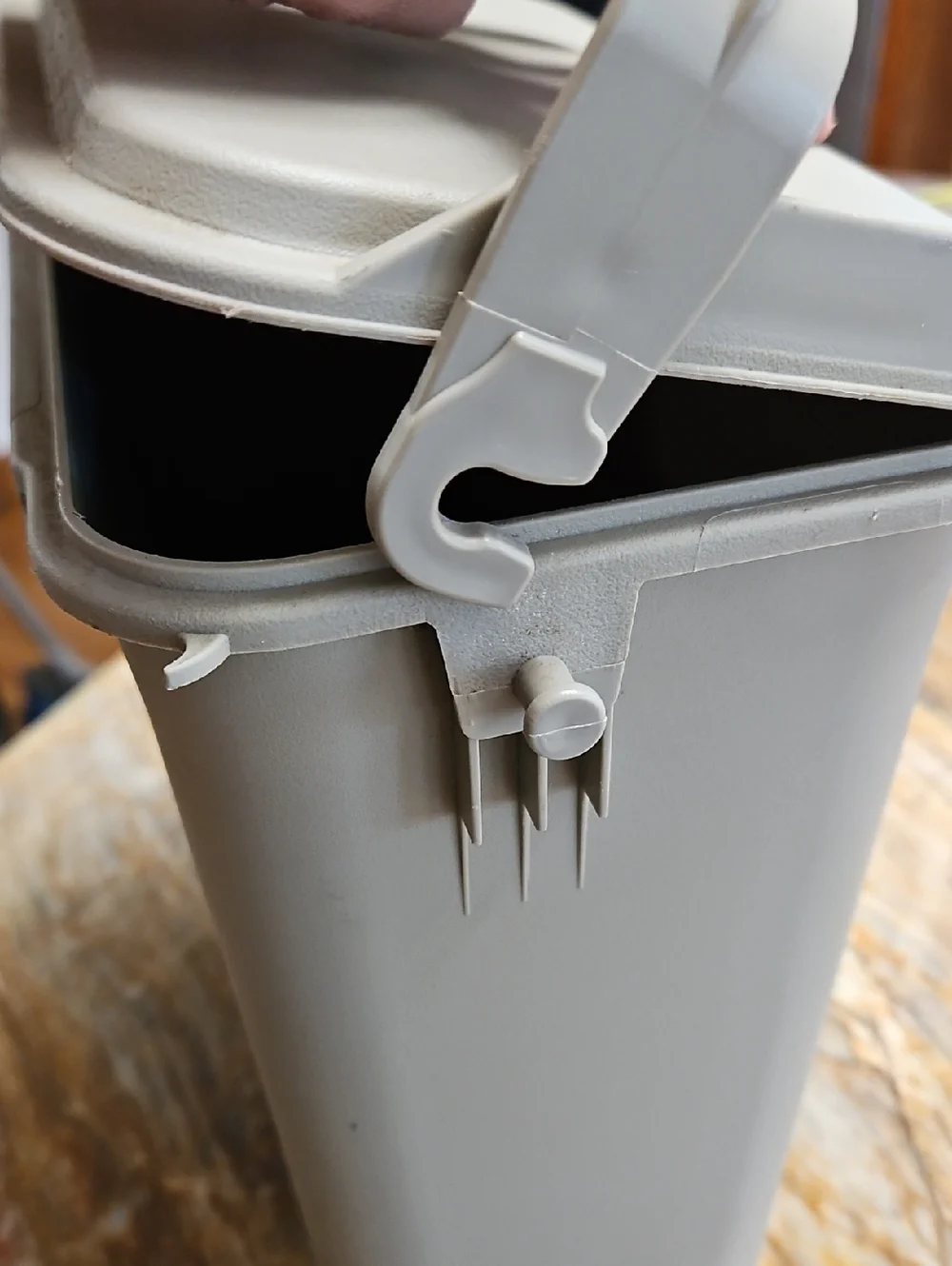 a plastic kitchen compost caddy or food waste bin with a lid and sturdy handle.